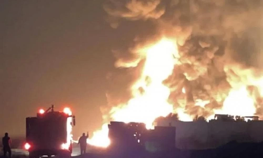 Τεράστια πυρκαγιά σε αποθήκη καυσίμων στα σύνορα Λιβάνου-Συρίας